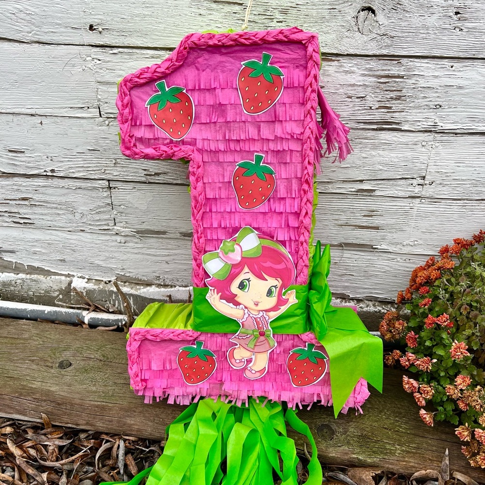 Strawberry shortcake number one piñata
